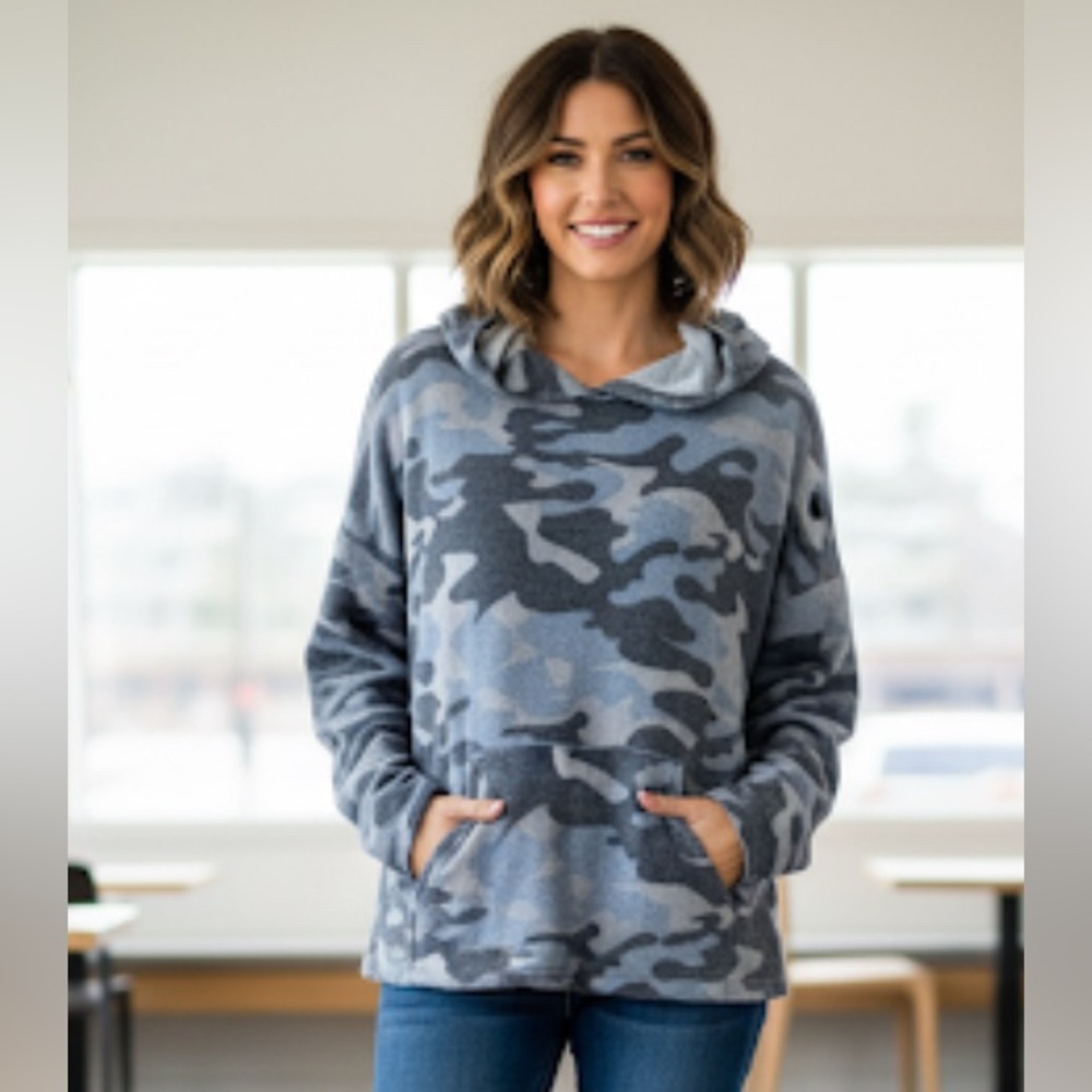 Gaze Camo Hooded Long Sleeved Pullover Women's Size L